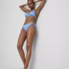 Bikinisets met driehoekige top en strikjes aan de zijkanten