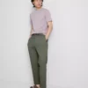 De broek met normale pasvorm