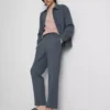 De broek met normale pasvorm