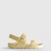 Sandalen met bloemenbandjes