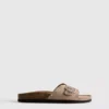 Sandalen met één bandje en studs op het voetbed