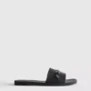 Slippers van imitatieleer