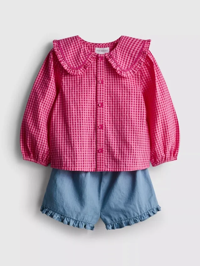 0-36 maanden | setje bestaande uit een blouse met kraag en een shortje met ruches