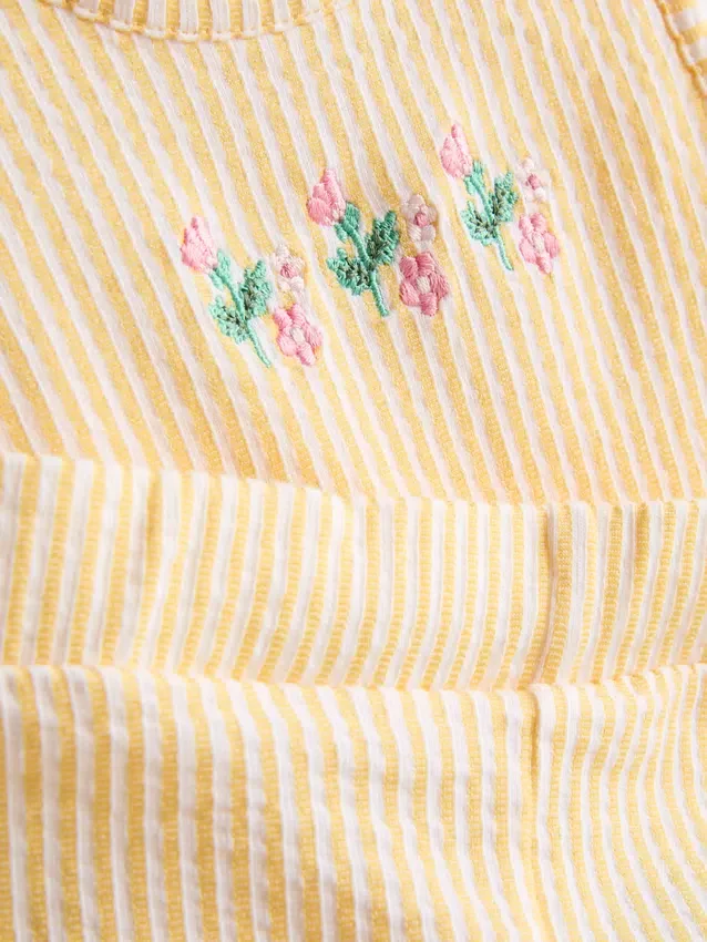 0-36 maanden | Setje met top met geborduurde bloemenprint en peplumzoom en Shorts
