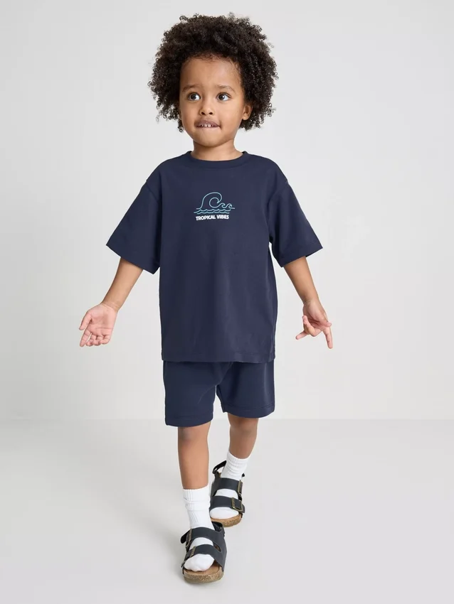 1,5-9 jaar | Set met T-shirt en shorts met tropische print