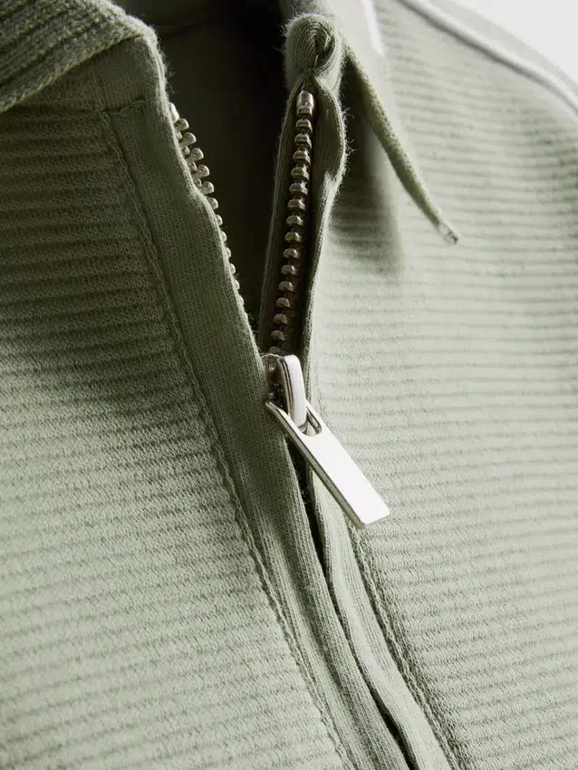 7-15 jaar | set van een poloshirt met textuur en een korte broek