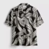 Abstract overhemd met korte mouwen en bladmotief
