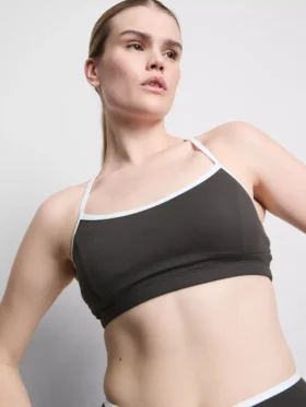 Actieve crop top met contrasterende rand en gekruiste rug
