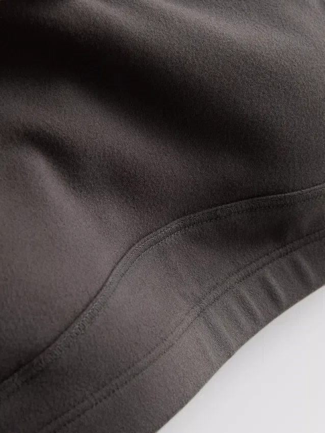 Actieve crop top met contrasterende rand en gekruiste rug