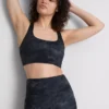 Actieve crop top met racerback en marmerprint