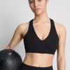 Actieve crop top met V-hals en soepele ondersteuning
