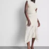 Asymmetrische kanten rok met asymmetrische zoom