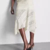Asymmetrische kanten rok met asymmetrische zoom