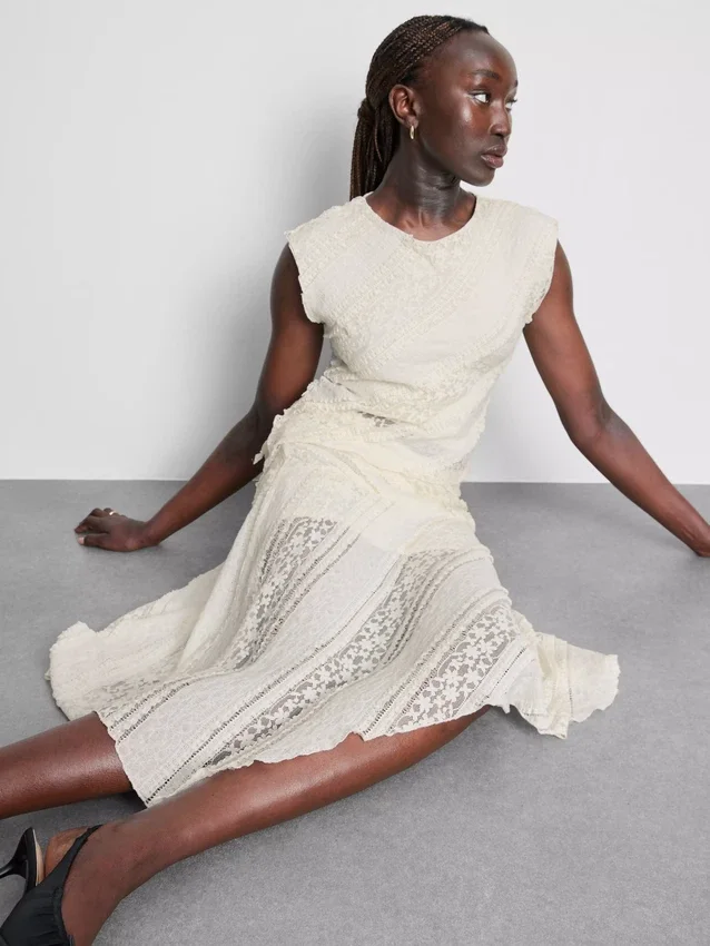 Asymmetrische kanten rok met asymmetrische zoom