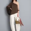 Asymmetrische top met één schouder van satijn