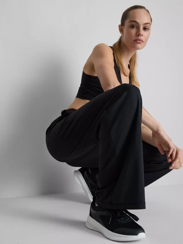 Athleisure-broek met wijde pijpen