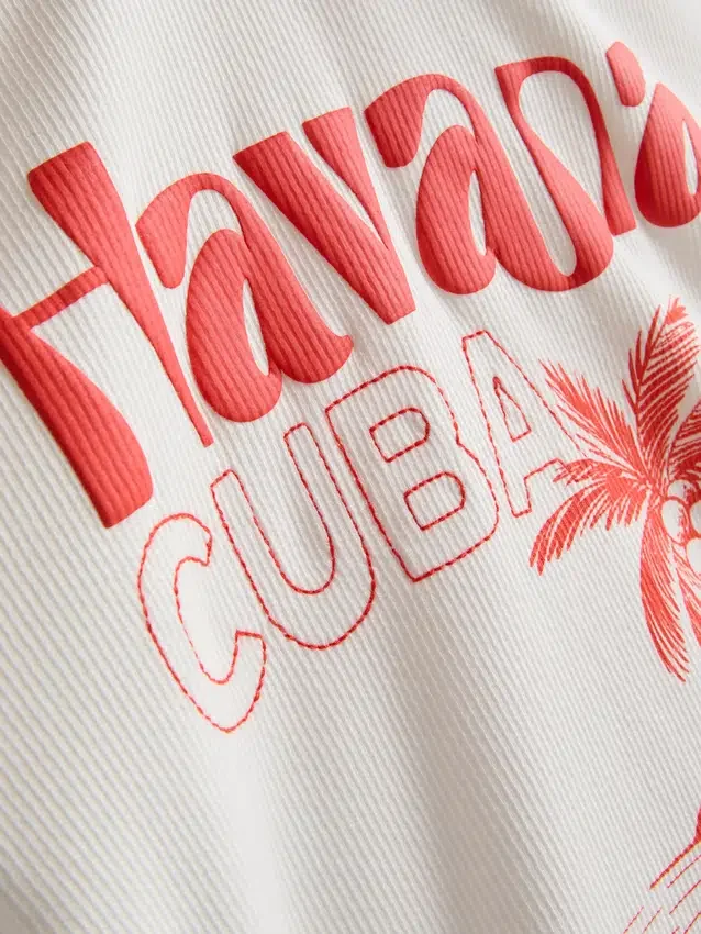 Baby-T-shirt met grafische print, rijk aan katoen, in de kleur Havana