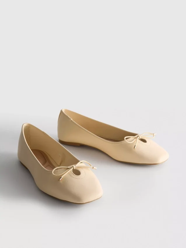 Ballerina's met brede pasvorm, vierkante neus en in imitatieleer