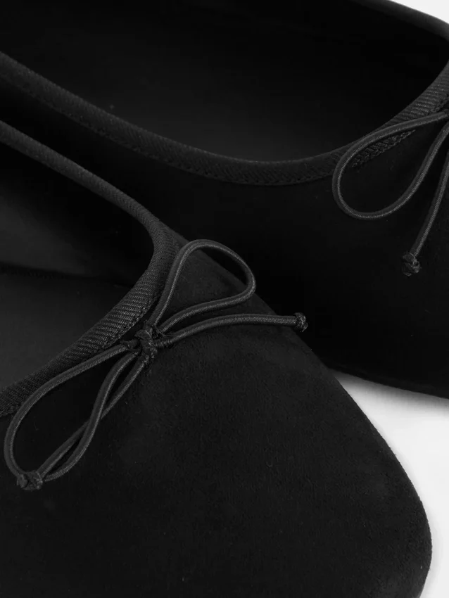 Ballerina's met strik in brede pasvorm van imitatiesuède