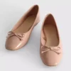 Ballerina's met strik van imitatieleer als platte schoenen