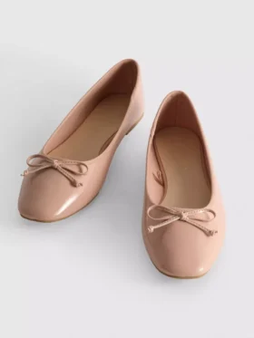 Ballerina’s met strik van imitatieleer als platte schoenen