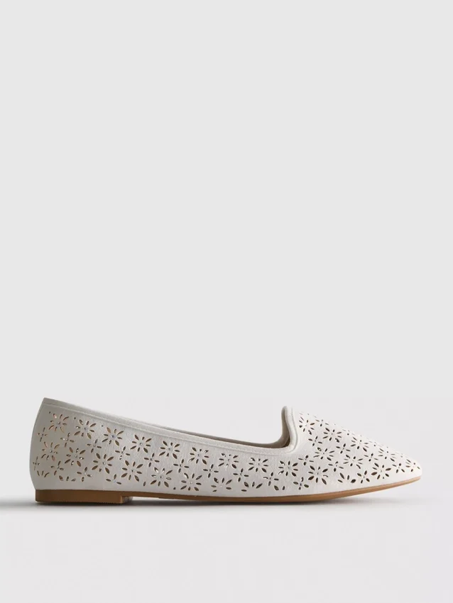 Balletplatte schoenen met uitsnijdingen