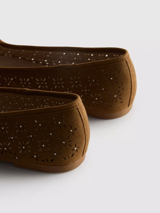 Balletplatte schoenen met uitsnijdingen