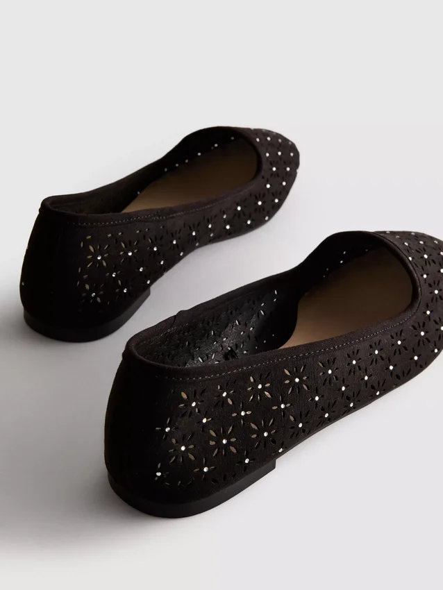 Balletplatte schoenen met uitsnijdingen