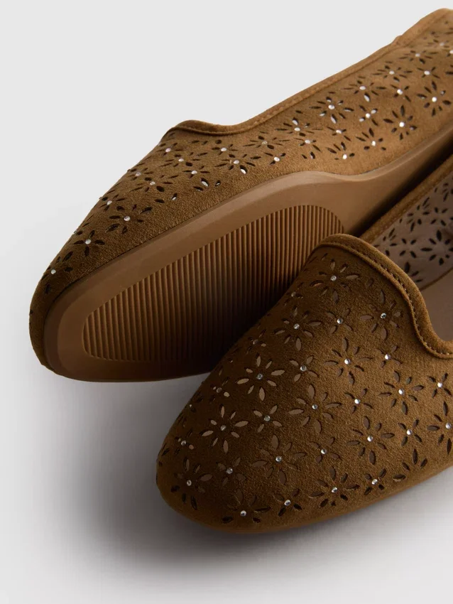 Balletplatte schoenen met uitsnijdingen