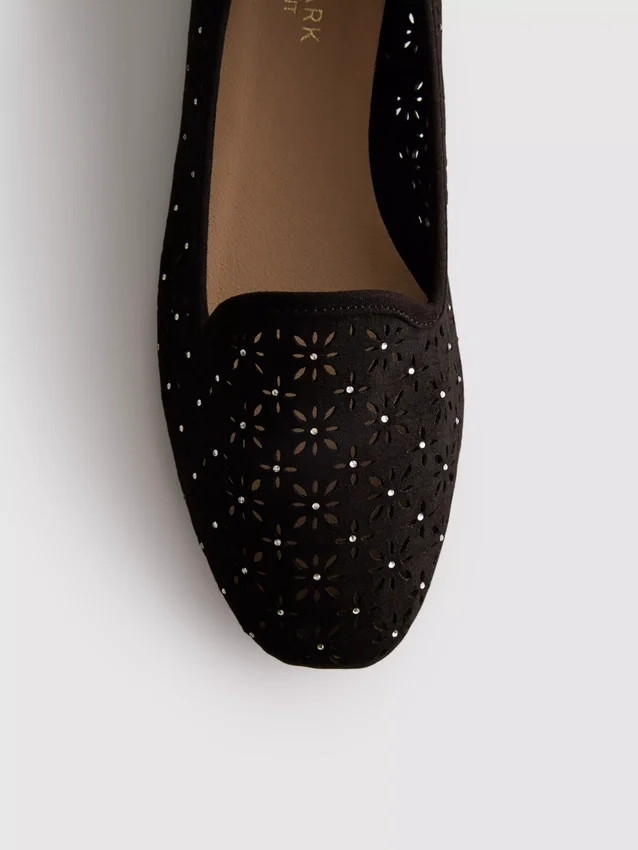 Balletplatte schoenen met uitsnijdingen