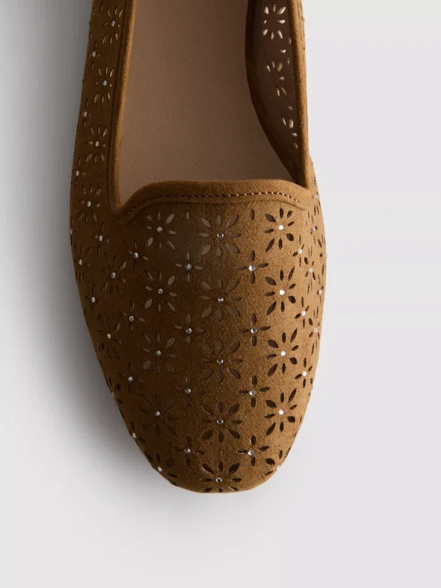 Balletplatte schoenen met uitsnijdingen