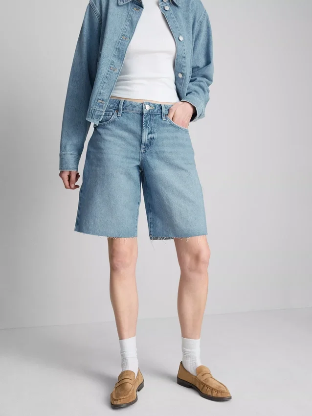 Bermudashort van denim met onafgewerkte zoom