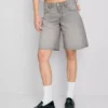Bermudashort van denim met onafgewerkte zoom