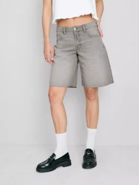 Bermudashort van denim met onafgewerkte zoom