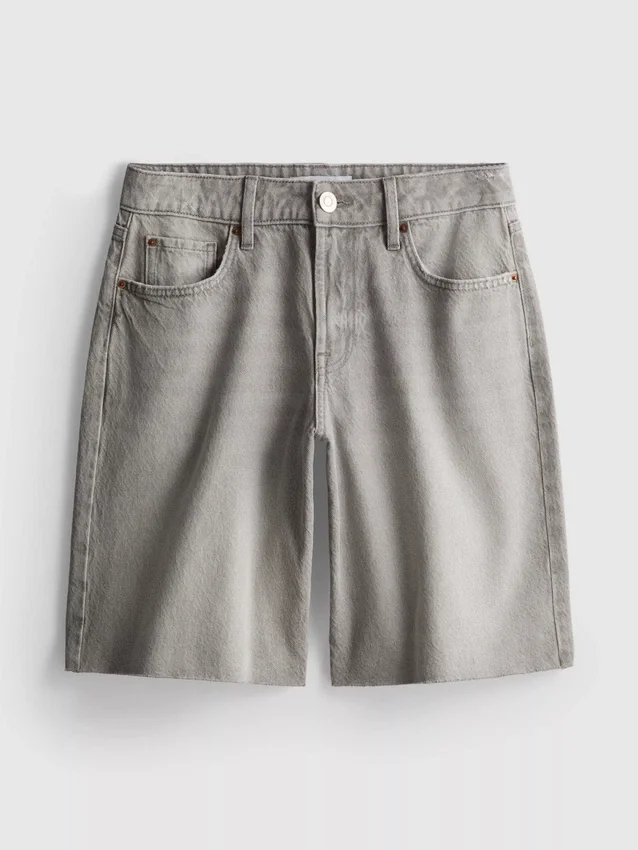 Bermudashort van denim met onafgewerkte zoom
