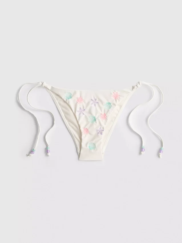 Bikinibroekje met borduursel en strik aan de zijkant
