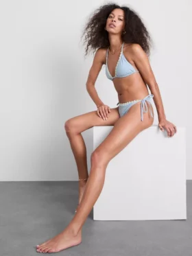 Bikinibroekje met gingham-patroon en madeliefjesrand