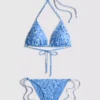 Bikinisets met driehoekige top en strikjes aan de zijkanten