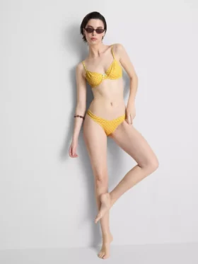 Bikinitop met beugels, hartvormige halslijn en stippenprint
