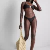 Bikinitop met bloemendetails en diep decolleté