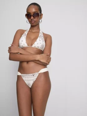 Bikinitop met halternek en bandana-print