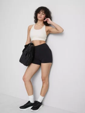 Boterzachte crop top met bandjes