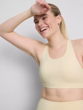 Boterzachte crop top met bandjes