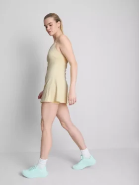 Boterzachte sportieve mini-jurk