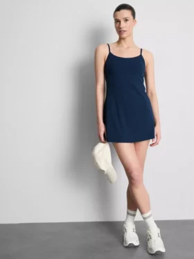 Boterzachte sportieve mini-jurk