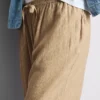 Broek met gekreukelde stof en wijde pijpen