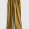 Broek met gekreukelde stof en wijde pijpen