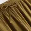 Broek met gekreukelde stof en wijde pijpen