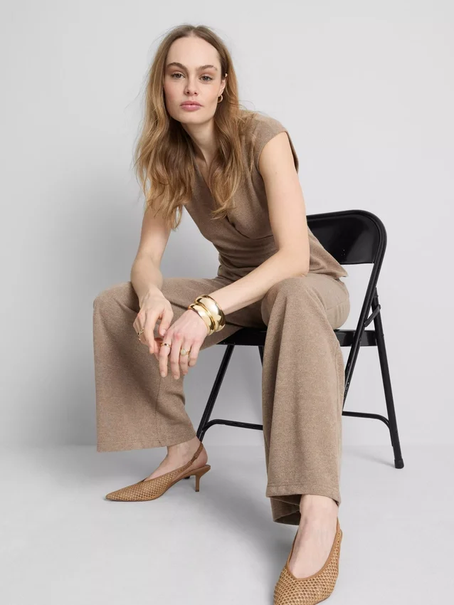Broek met middelhoge taille en wijde pijpen