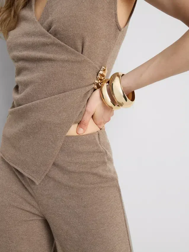Broek met middelhoge taille en wijde pijpen